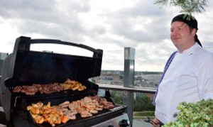 Stephan Gustke lud seine Kunden ein zum “BBQ über den Dächern der Stadt”
